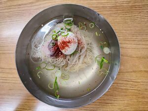 Pyeongyang naengmyeon uljimyeonok.jpg